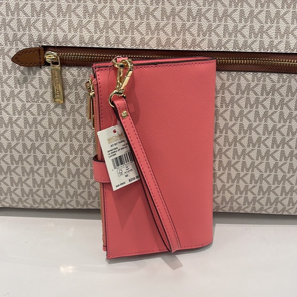 MICHAEL KORS LARGE DOUBLE ZIP WRISTLET WALLET PHONE CASE CLUTCH
Tea Rose - Picture 8 of 16